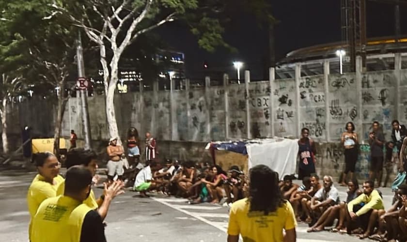 O evangelismo de rua. (Foto: Reprodução/Instagram/Cristolândia)