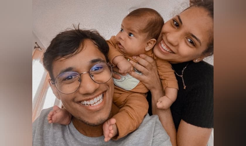 Para os pais, Théo é um milagre de Deus. (Foto: Instagram/Dudu Cardoso).