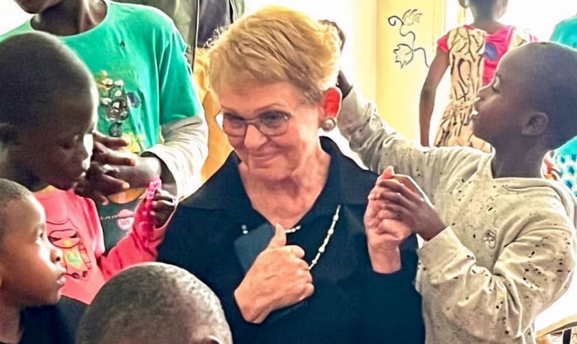 Sue Foster servindo no campo. (Foto: Reprodução/IMB)