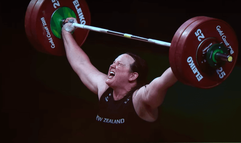 A neozelandesa Laurel Hubbard, atleta transgênero de levantamento de peso. (Captura de tela/YouTube/CBS Mornings)