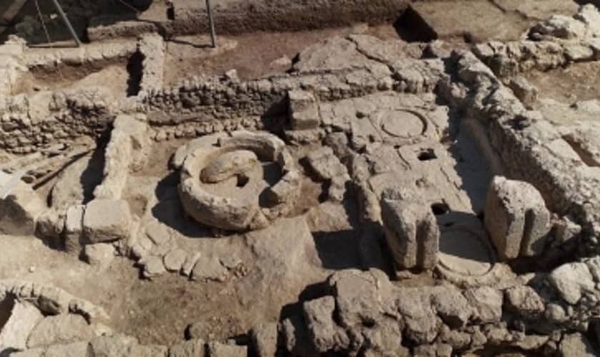 Um lagar para produção de azeite em condições ritualmente puras e um banho ritual adjacente (miqveh). (Foto: Emil Aladjem / Autoridade de Antiguidades de Israel)