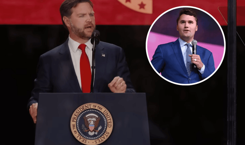 O vice-presidente dos EUA, J.D. Vance, discursa no memorial de Charlie Kirk; no detalhe, imagem de Kirk. (Captura de tela/YouTube/The White House/Wikipedia)