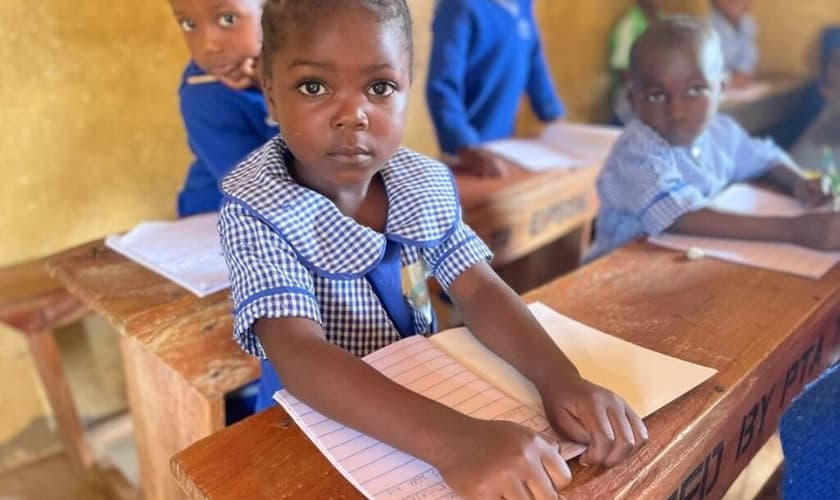 A pequena Ruth, sobrevivente de ataque de extremistas na Nigéria. (Foto: ICC)