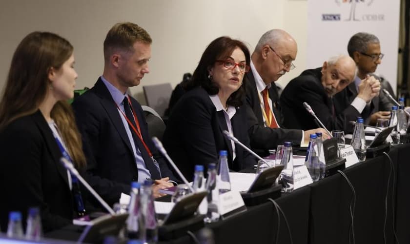 O relatório foi apresentado na Conferência da Dimensão Humana de Varsóvia. (Foto: OSCE/Piotr Dziubak).