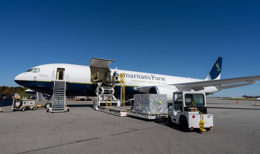 O avião da Samaritan’s Purse carregado decolou para Gaza. (Foto: Samaritan’s Purse).
