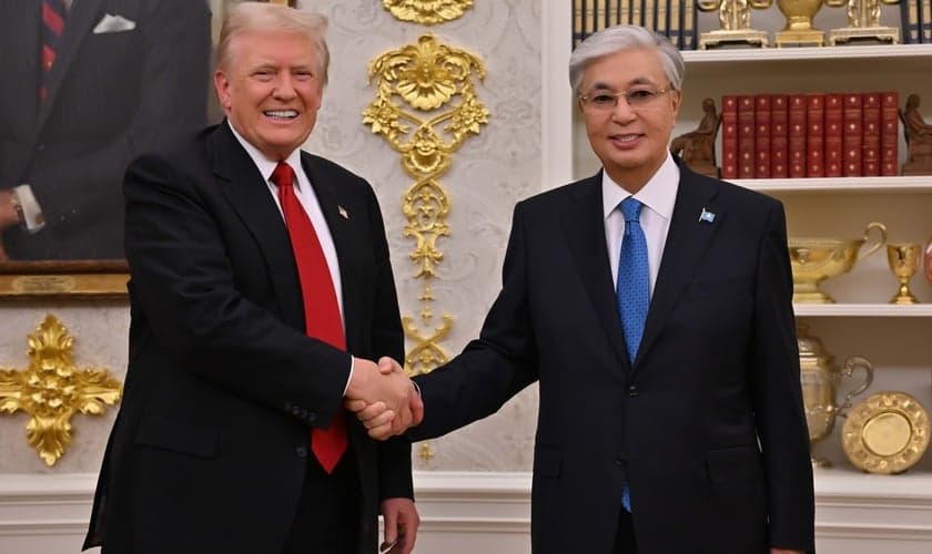 Presidente do Cazaquistão com Trump na Casa Branca. (Foto: Press Office of the President of Kazakhstan/Divulgação)