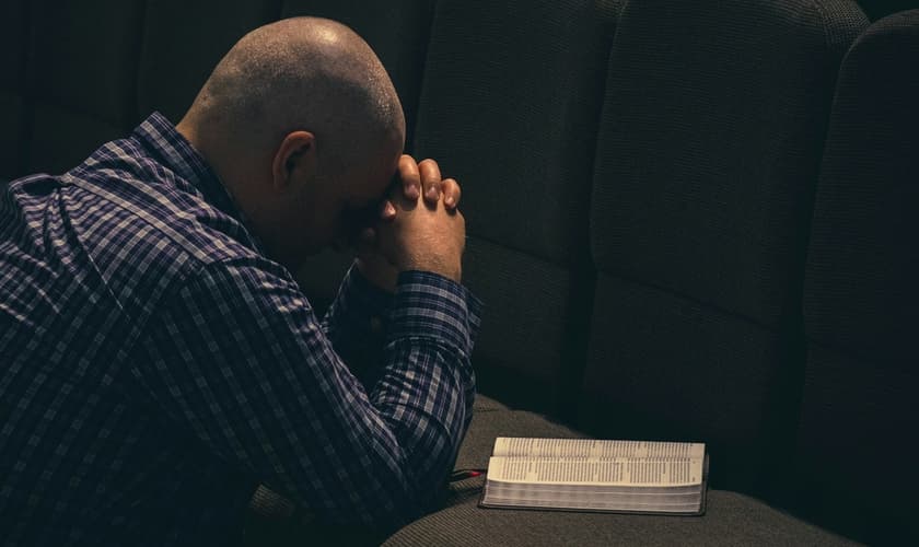 Após oração, homem relata milagre e descobre que não precisa mais realizar tratamento para câncer de próstata. (Foto ilustrativa: Unsplash/Billy Leivon)
